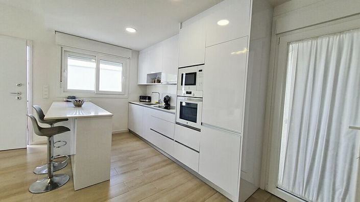 Image No.2-4 Bed Villa for sale