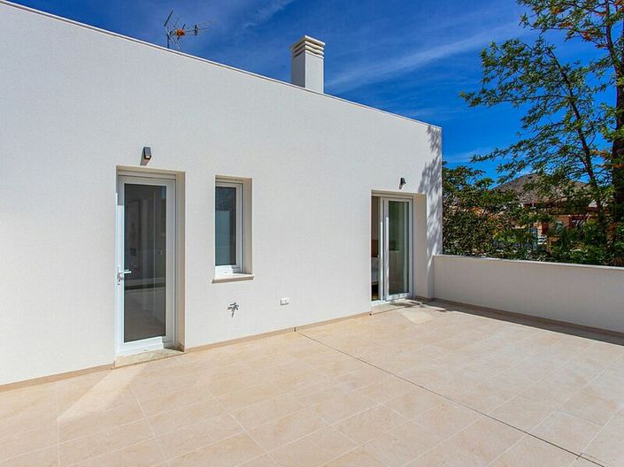 Image No.15-3 Bed Villa for sale