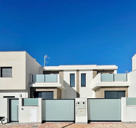Image No.1-3 Bed Townhouse for sale