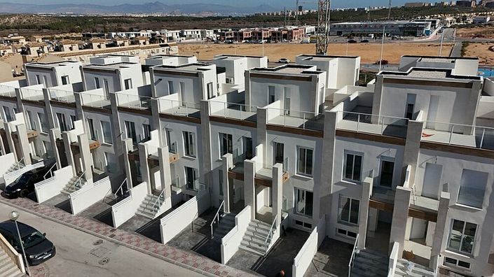 Image No.6-2 Bed Townhouse for sale