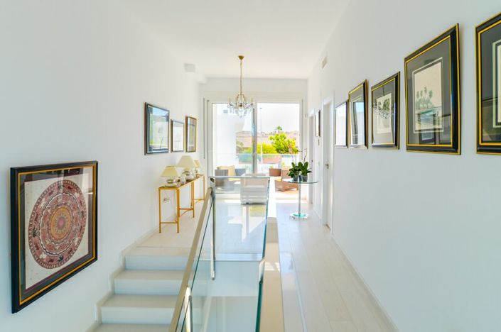 Image No.2-3 Bed Villa for sale