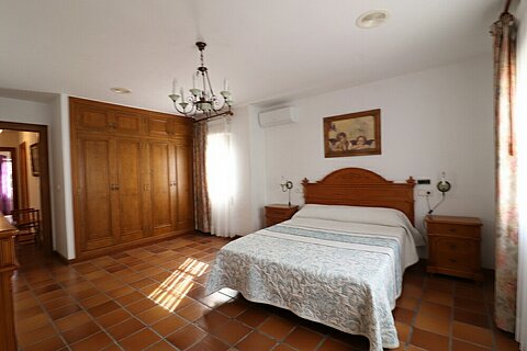 Image No.3-4 Bed Villa for sale