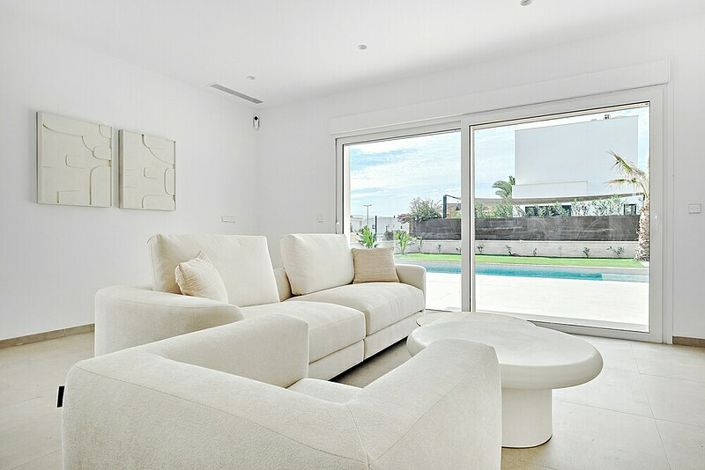 Image No.2-3 Bed Villa for sale