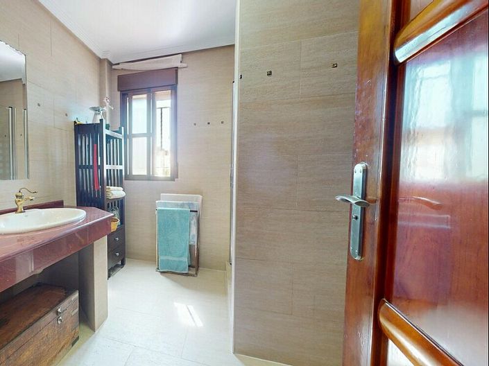 Image No.10-5 Bed Villa for sale