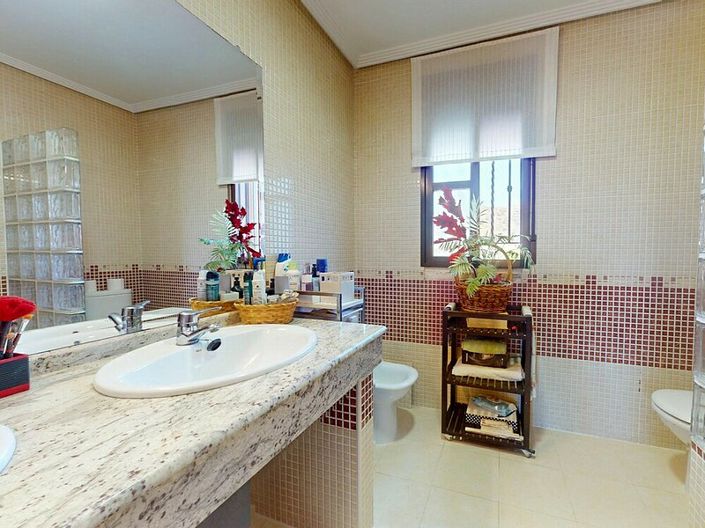 Image No.11-5 Bed Villa for sale