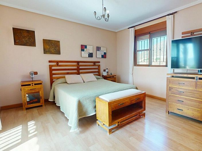 Image No.12-5 Bed Villa for sale