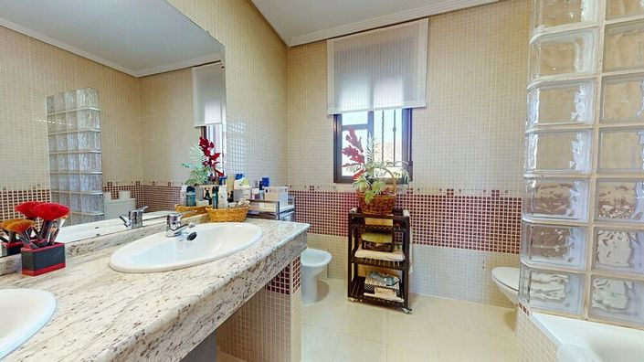 Image No.5-5 Bed Villa for sale