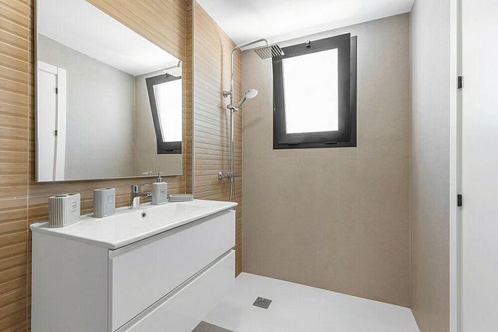 Image No.4-4 Bed Villa for sale