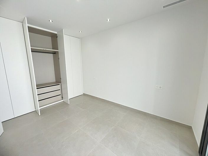 Image No.4-3 Bed Villa for sale