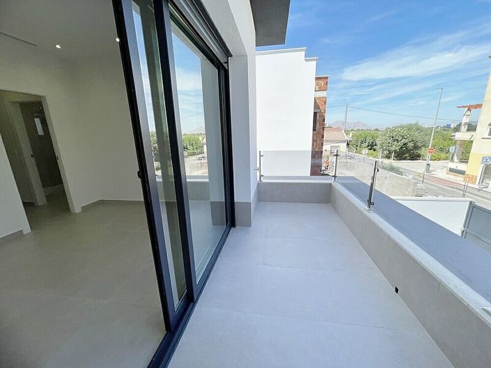 Image No.8-3 Bed Villa for sale