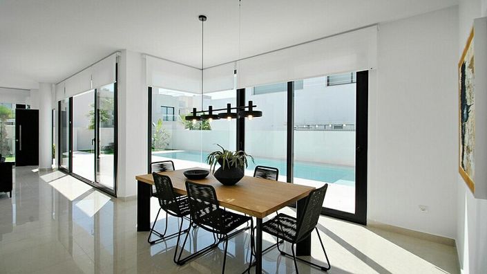 Image No.3-4 Bed Villa for sale