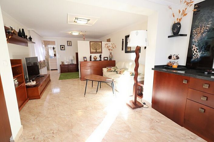 Image No.2-5 Bed Villa for sale