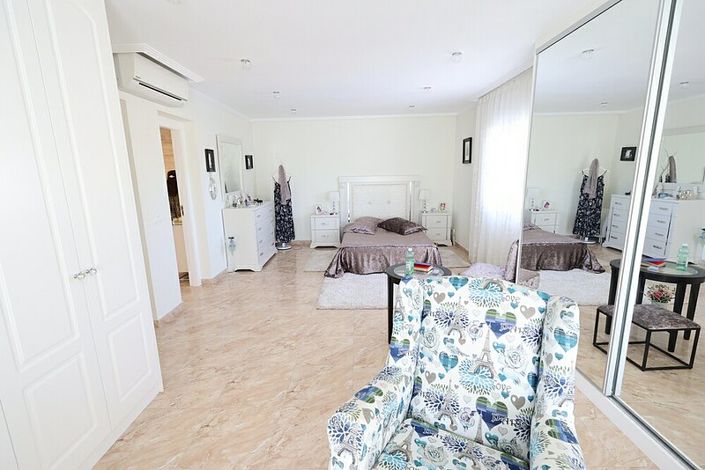 Image No.5-5 Bed Villa for sale