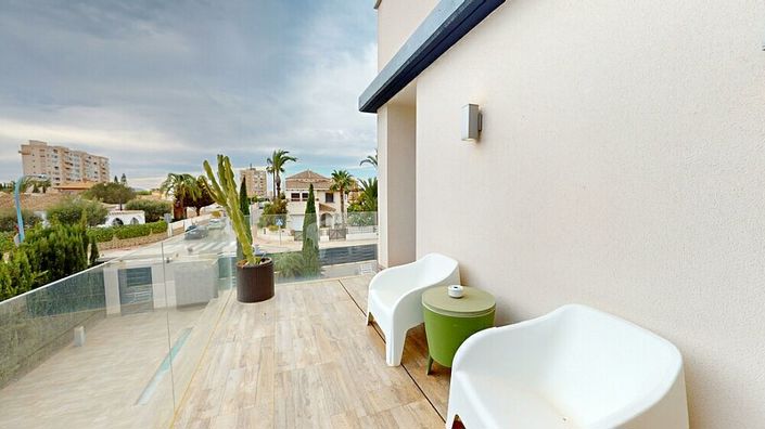 Image No.2-4 Bed Villa for sale