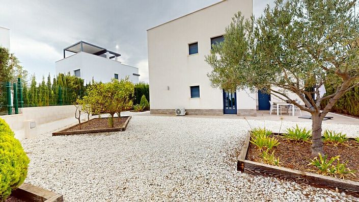 Image No.3-4 Bed Villa for sale