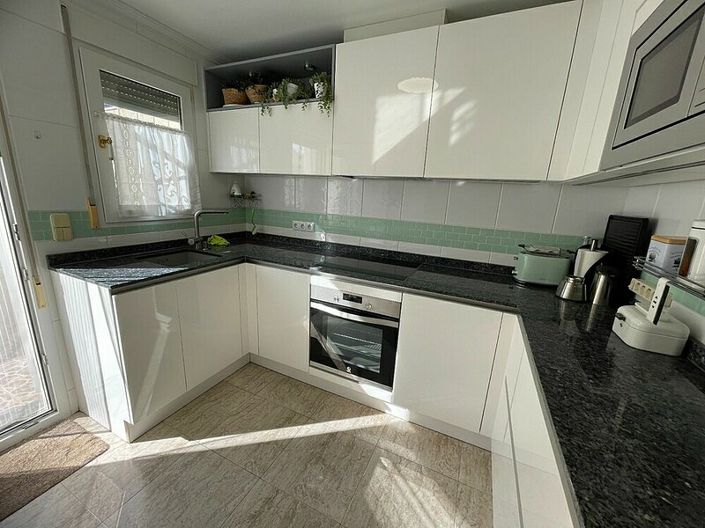 Image No.8-3 Bed Townhouse for sale