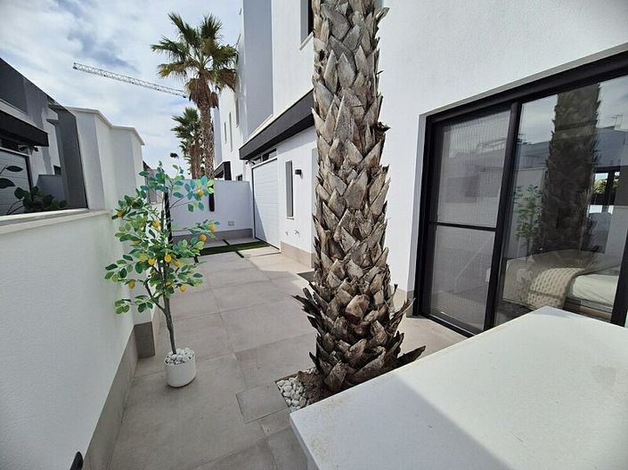 Image No.2-3 Bed Villa for sale