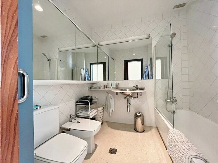 Image No.10-4 Bed Villa for sale