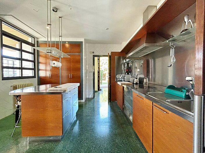 Image No.4-4 Bed Villa for sale