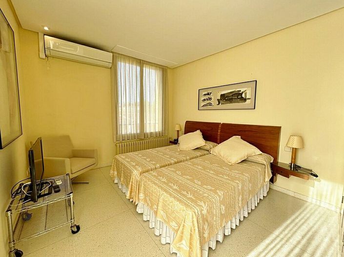 Image No.9-4 Bed Villa for sale