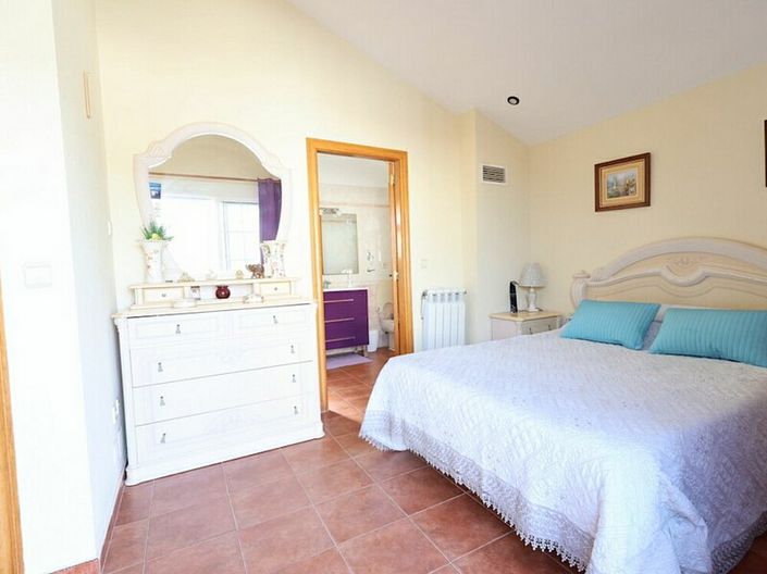 Image No.15-4 Bed Villa for sale