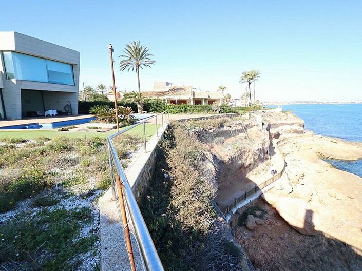 Image No.6-6 Bed Villa for sale