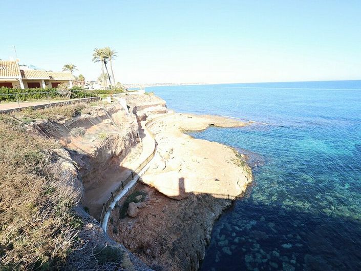 Image No.7-6 Bed Villa for sale