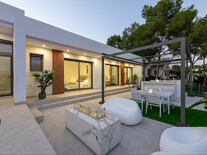 Image No.8-3 Bed Villa for sale