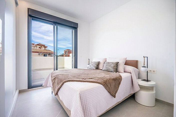 Image No.9-3 Bed Villa for sale