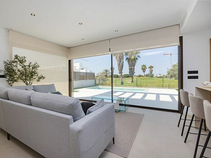 Image No.4-4 Bed Villa for sale