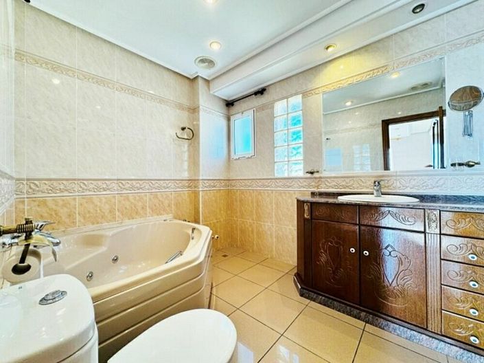 Image No.15-5 Bed Villa for sale