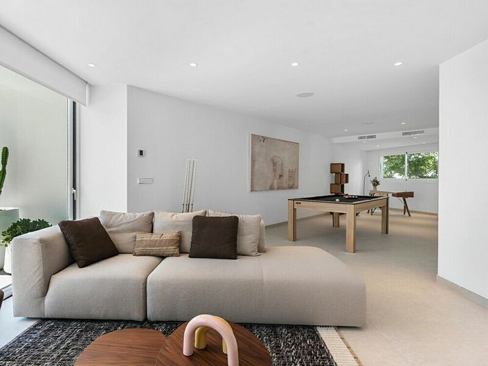 Image No.7-4 Bed Villa for sale