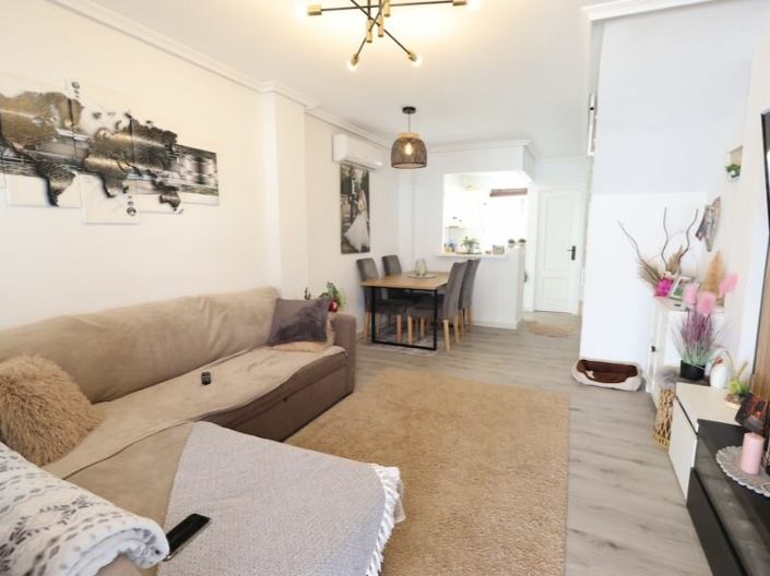 Image No.6-2 Bed Townhouse for sale