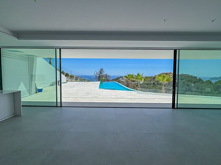 Image No.2-4 Bed Villa for sale