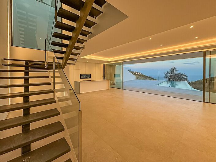 Image No.4-4 Bed Villa for sale