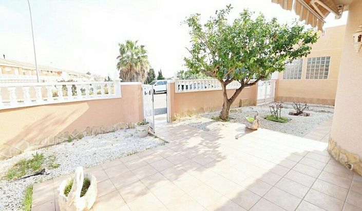 Image No.2-Villa de 2 chambres à vendre à Torrevieja