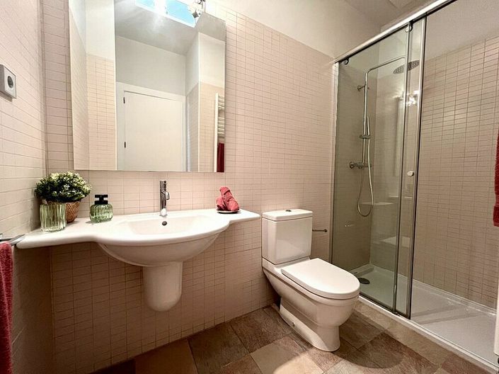 Image No.10-2 Bed Villa for sale