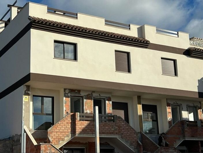 Image No.7-3 Bed Townhouse for sale