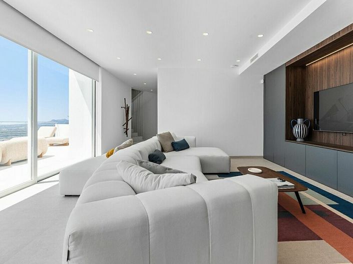Image No.3-4 Bed Villa for sale