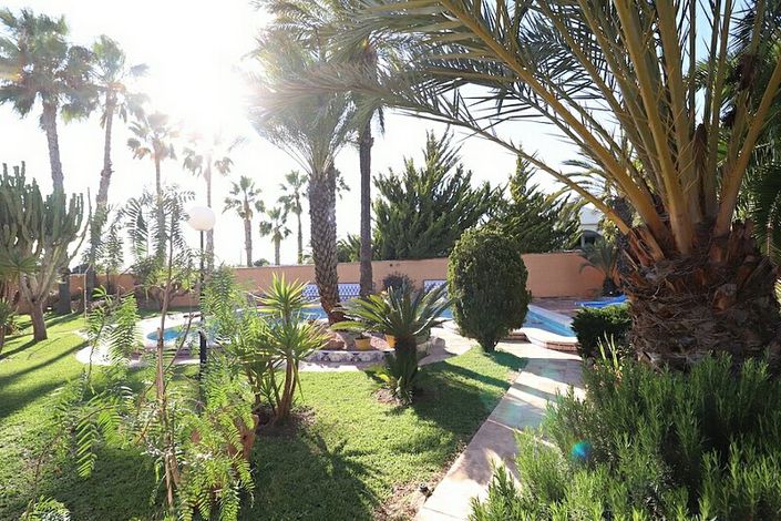 Image No.2-Villa de 5 chambres à vendre à Torrevieja