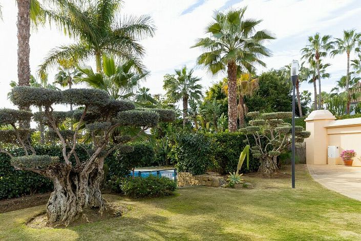 Image No.2-5 Bed Villa for sale