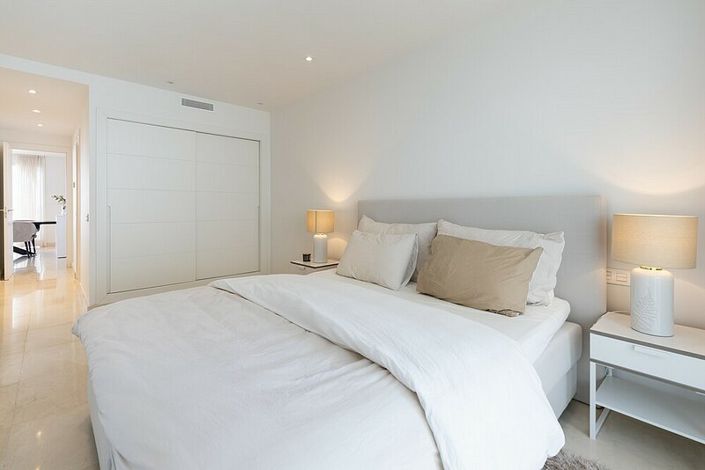 Image No.9-2 Bed Townhouse for sale