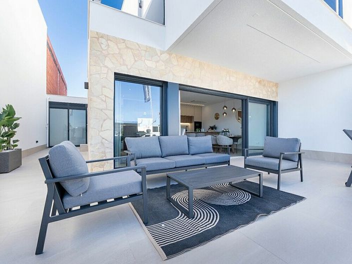 Image No.3-3 Bed Villa for sale