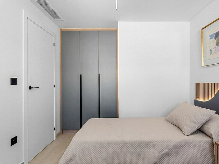 Image No.14-3 Bed Apartment for sale