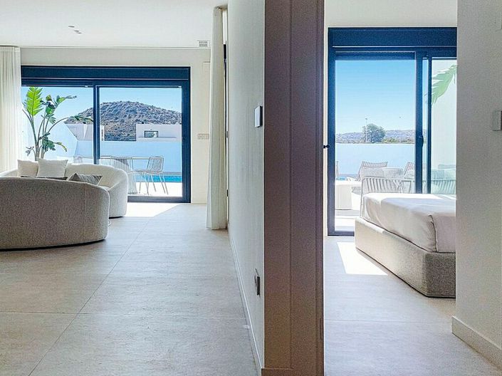Image No.3-4 Bed Villa for sale