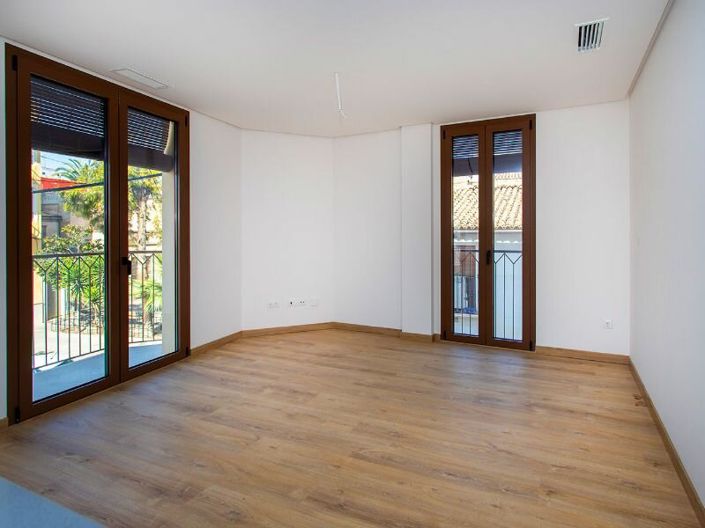 Image No.12-3 Bed Apartment for sale