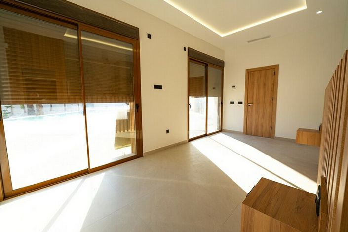 Image No.10-4 Bed Villa for sale