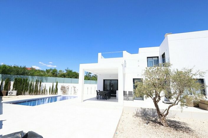 Image No.2-3 Bed Villa for sale