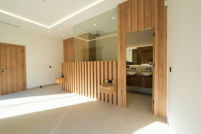 Image No.9-4 Bed Villa for sale