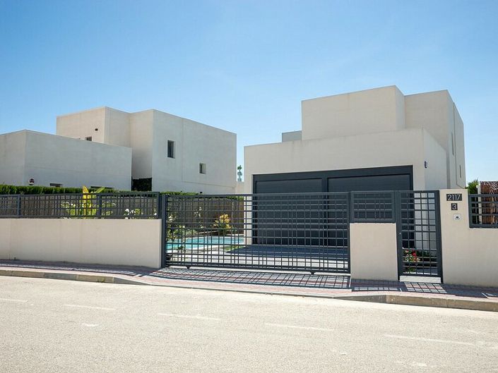 Image No.2-4 Bed Villa for sale